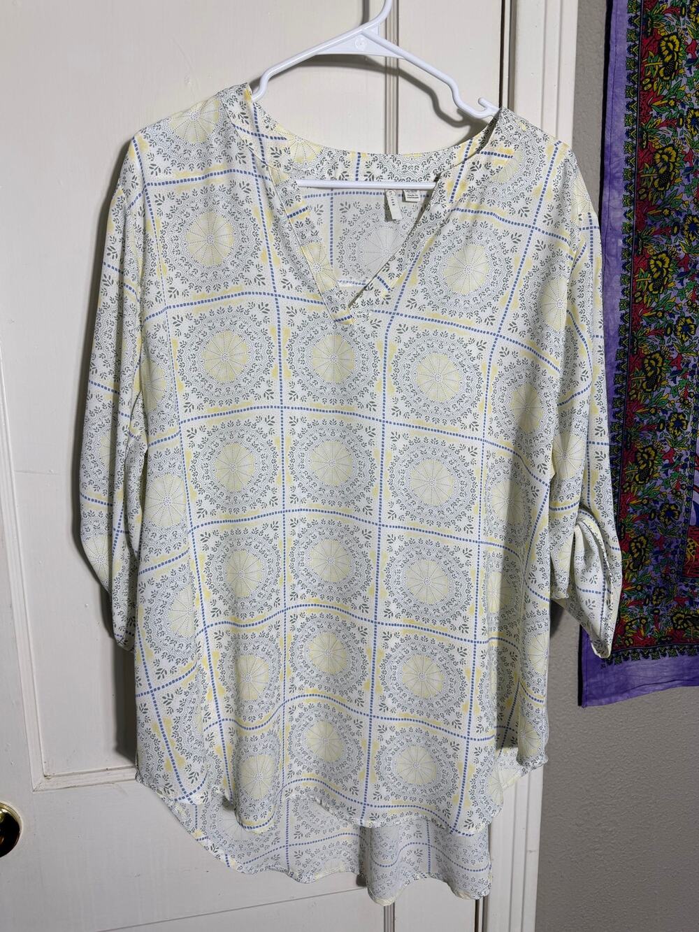 Cato Women’s Plus Size 14/16W Medallion Print Roll Tab Blouse